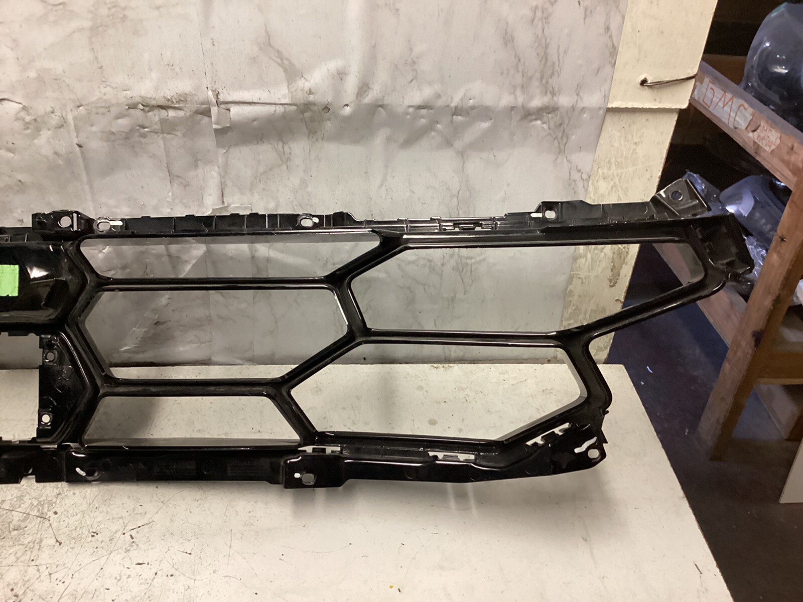 2019 2020 2021 2022 LAMBORGHINI URUS UPPER GRILLE OEM USED