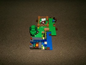 COMPLETE LEGO Minecraft: The Farm (21114) set w figures and manual!