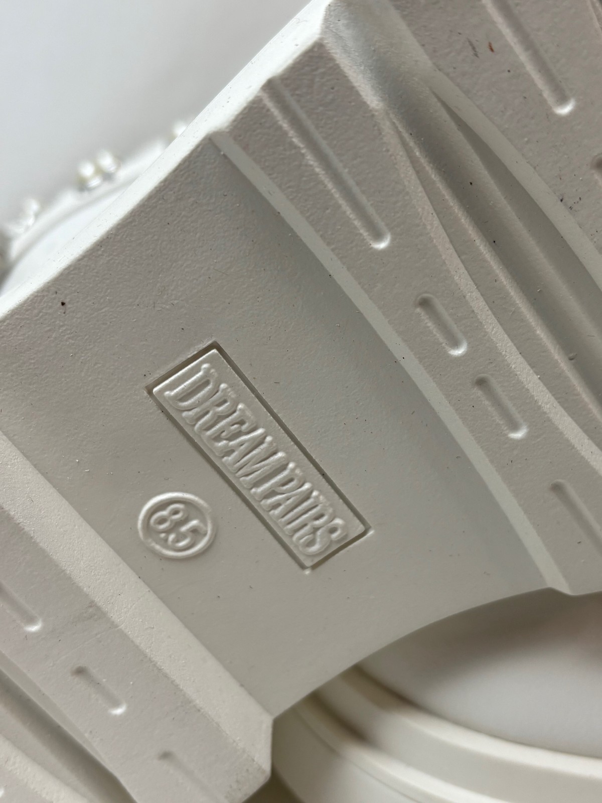 SAOLA DREAM PAIRS Stivali da combattimento donna moda 8 5 bianchi zip lacciati suola a strappo perle