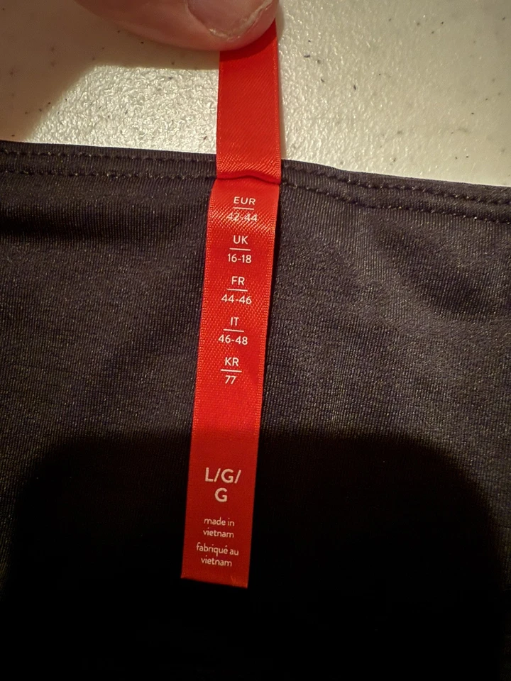 Leggings Spanx Feminina Grande Preta Couro Sintético Cintura Alta Modeladora Calça Elástica - Imagem 2 de 4