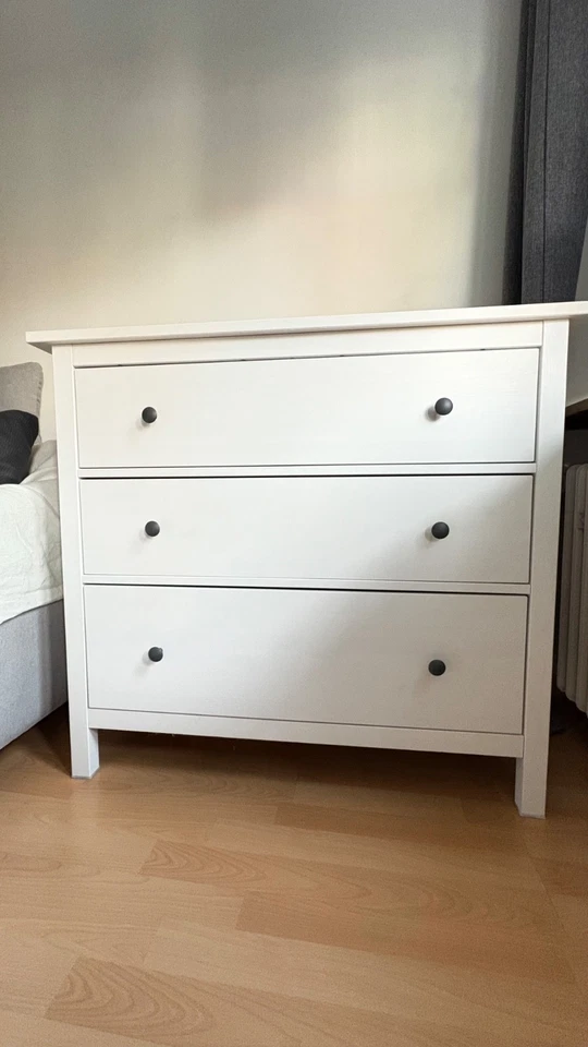 Weiße Kommode mit 3 Schubladen, stabil & gepflegt