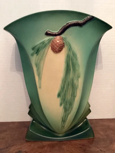 Roseville Pottery Vase Green  Pinecone #492-12 NIce! and  12 inches tall