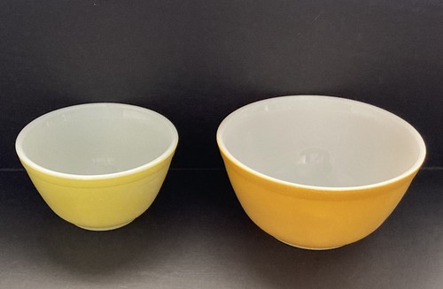 Par de cuencos mezcladores vintage Pyrex 401 y 402 amarillos descoloridos de 1,5 pintas y 1,5 cuartos - Imagen 11 de 11