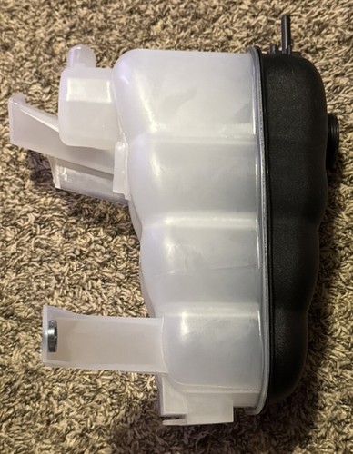GM 84368362 Rad Surge Tank Assy, Fits Various Vehicles Between 14-20 - Picture 5 of 6