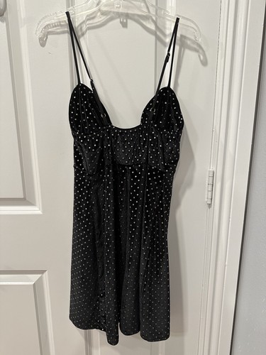 “Show Me Your Mumu” Black Constance Studded Velvet Dress ($117 on Amazon) - 第 3/3 張圖片
