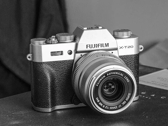 Fujifilm X-T20 + XF 35mm f/2 R WR Lens (Silver)+ XC 16-50mm + SAVE BOX +SD  card