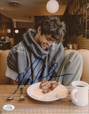 Noah Centineo To All the Boys Autographed Signed 8x10 Photo ACOA 2020-1