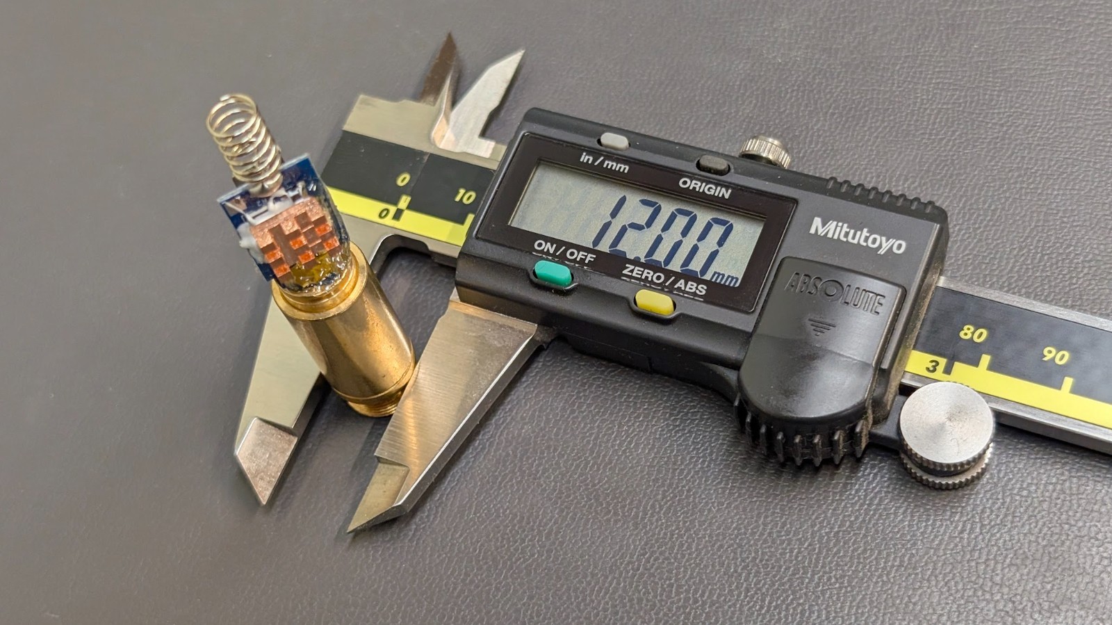 Z80 - Real Yellow Laser Module - 569nm - 12mm x 60mm - 3 - 4.2V - Low Divergence