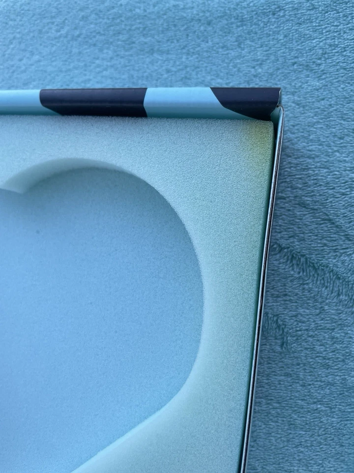 Edición Limitada Trixie Cosmetics X Juno Abedul Tacto Suave Espejo de Mano Forma de Corazón Foto 4 de 4