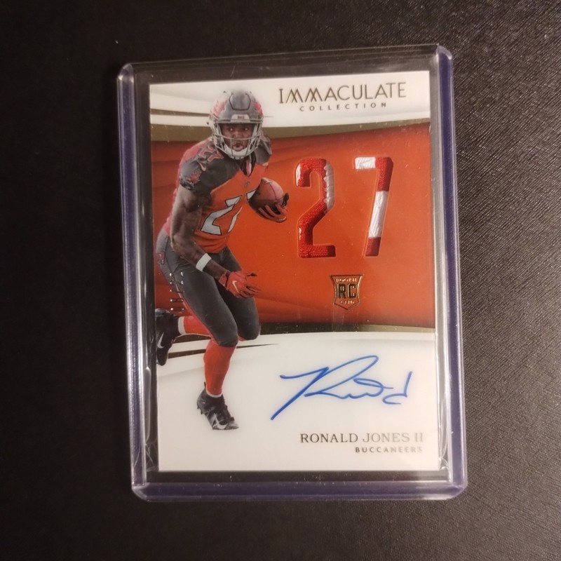 #8/22 Ronald Jones II Rookie Patch Auto 2018 Panini Immaculate USC