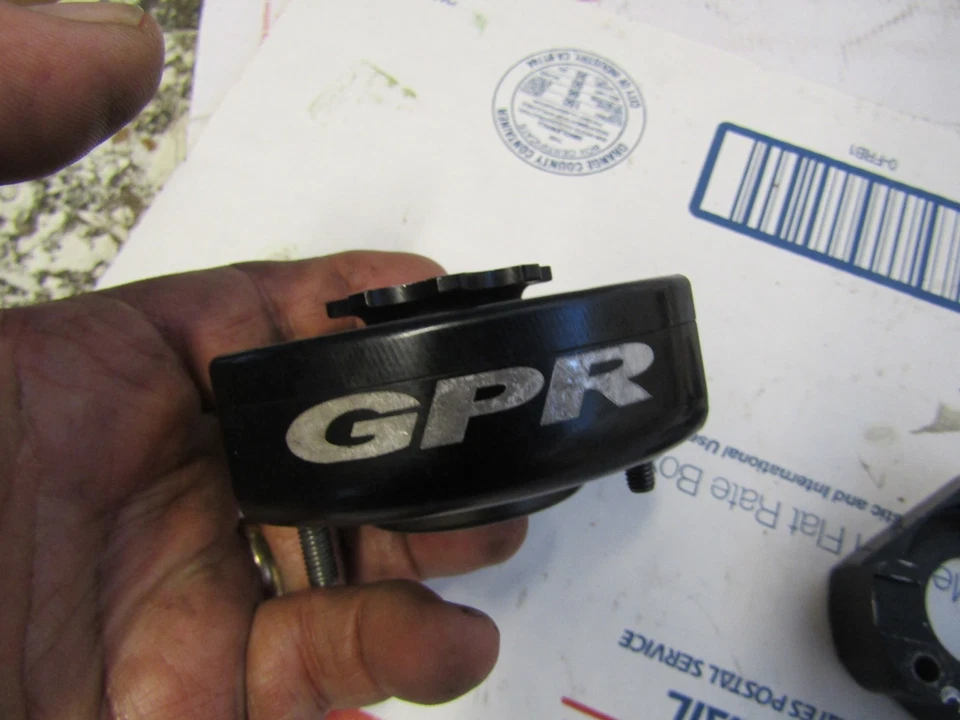 09-16 SUZUKI GSXR 1000 НЕОРИГИНАЛЬНЫЙ GPR СТАБИЛИЗАТОР РУЛЕВОГО АМОРТИЗАТОРА - Изображение 3 из 4