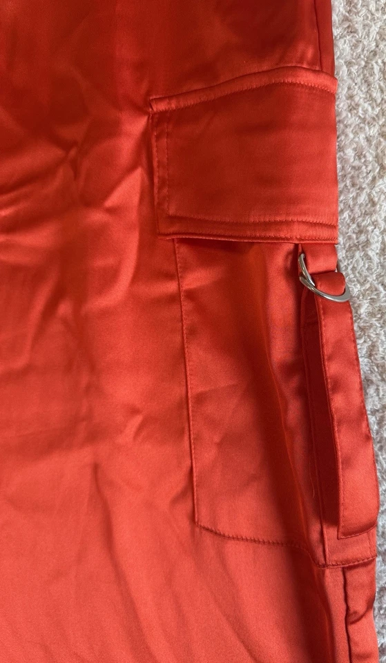 Pantalones cargo House Of Harlow 1960 para mujer naranja satinado/rojo talla pequeña Foto 4 de 4