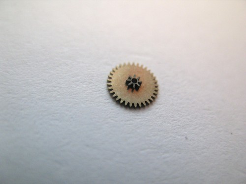 UNIVERSAL 330 ASSORTED WATCH MOVEMENT PARTS - Picture 10 of 15