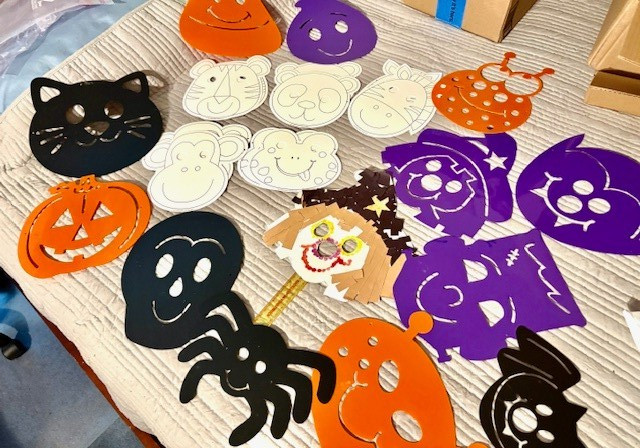 Vtg Halloween Mask Cutouts-Trace and create your own mask! GREAT FOR CLASSROOM!
