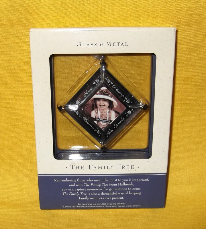 HALLMARK FAMILY TREE PHOTO HOLDER BLESSINGS
