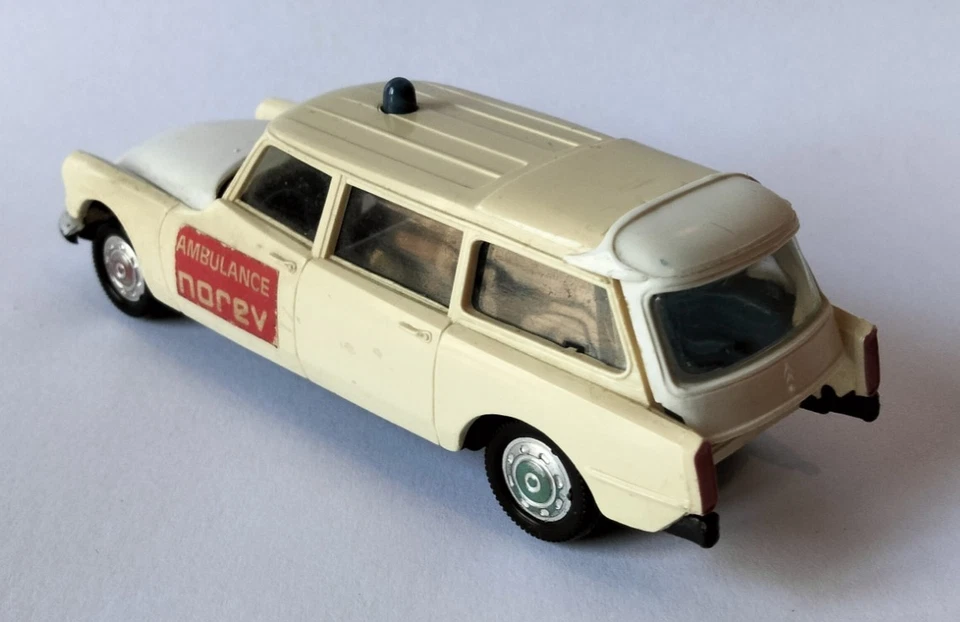 Vintage Norev N°40 Ambulance Break ID 19 Citroen Ech 1/43 Incomplet - Photo 3/4