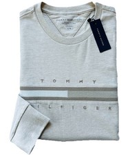 Tommy Hilfiger Men's Regular Fit Logo Long Sleeve Tee