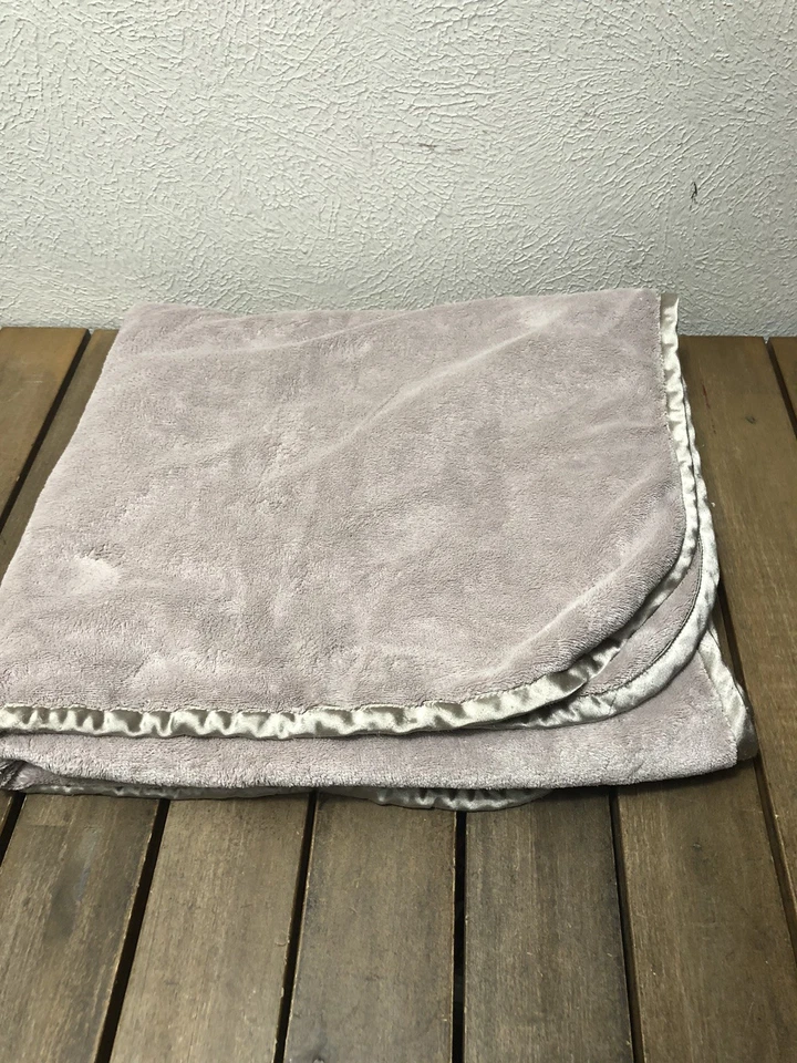 "Manta Brookstone NAP de felpa marrón topo viaje 34x60"" regazo de lujo" Foto 3 de 4