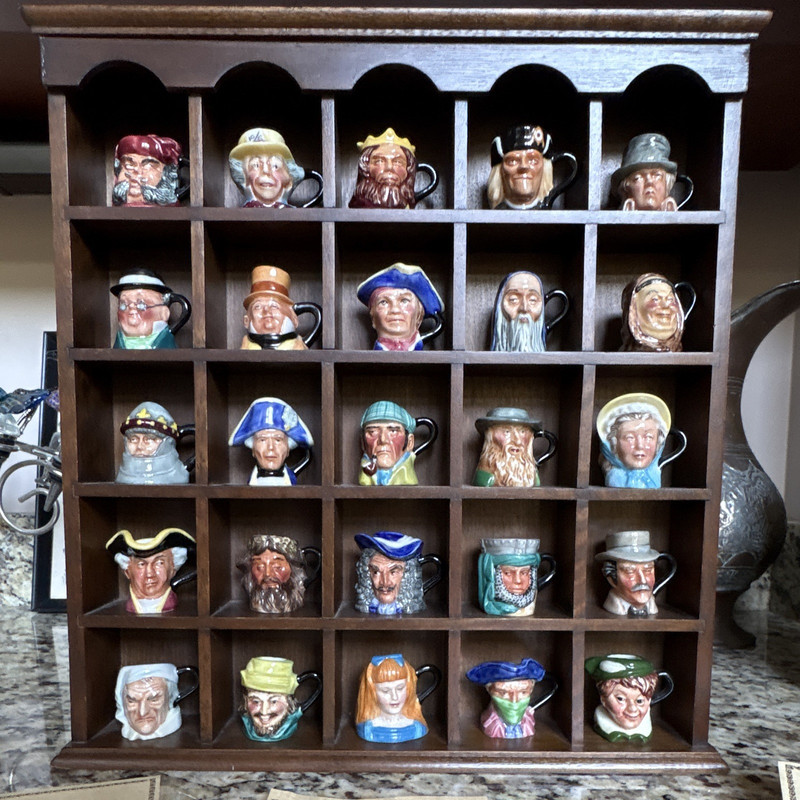 David Winter English Heritage Mini Toby Jug Set Robin Hood Scrooge Mad Hatter