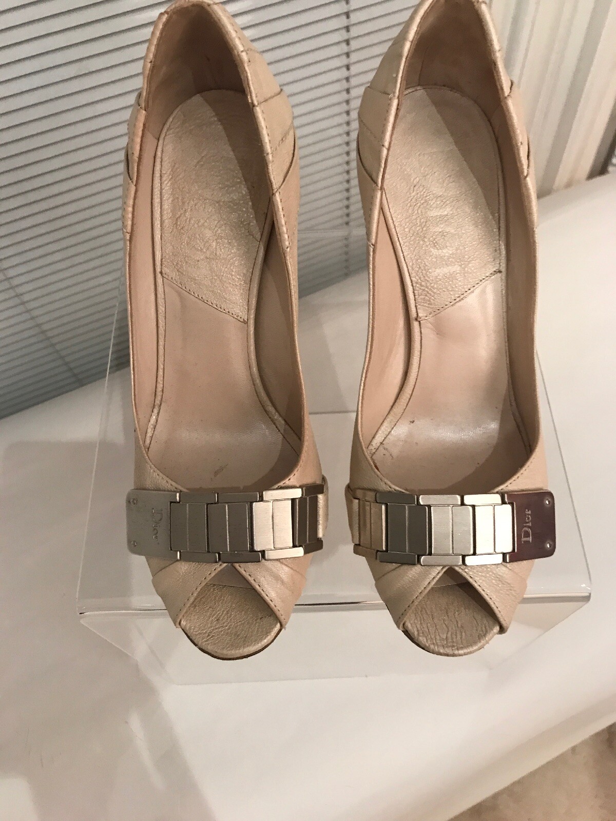 DIOR Beige Peep Toe Silber Buckle 3.5 Kitten Heel Court schuhe EU 35.5 UK 3 DIOR Beige Peep Toe Silber Buckle 3.5 Kitten Heel Court schuhe EU 35.5 UK 3