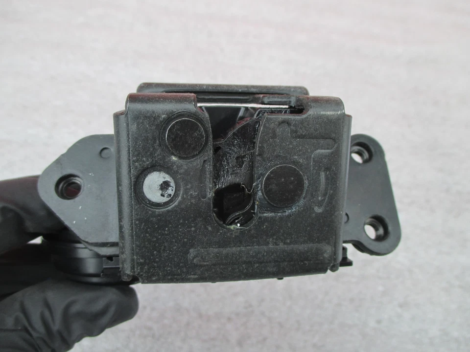 Toyota Prius V 2015 puerta levadiza cierre pestillo fabricante de equipos originales 12 13 14 15 16 Foto 4 de 4