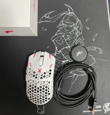 Finalmouse ULX Pro Series Aceu Lion (M) white from JAPAN