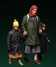 1/35 WWII Refugee Family Resin Model Kit Civilians Mother & Children Diorama