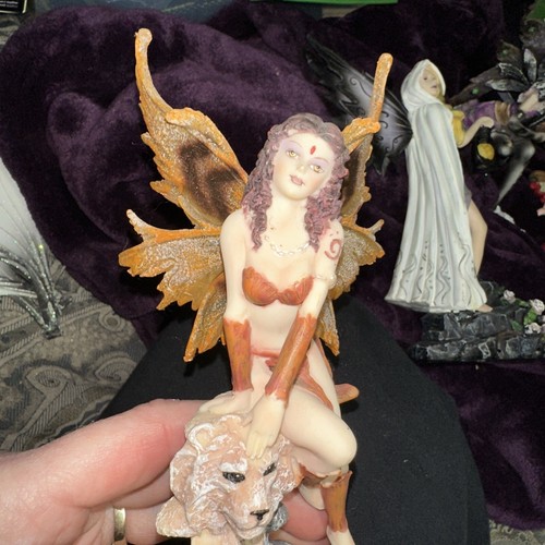 Estatuilla de hadas Zameno sentada en la cabeza del lomo - Imagen 4 de 14