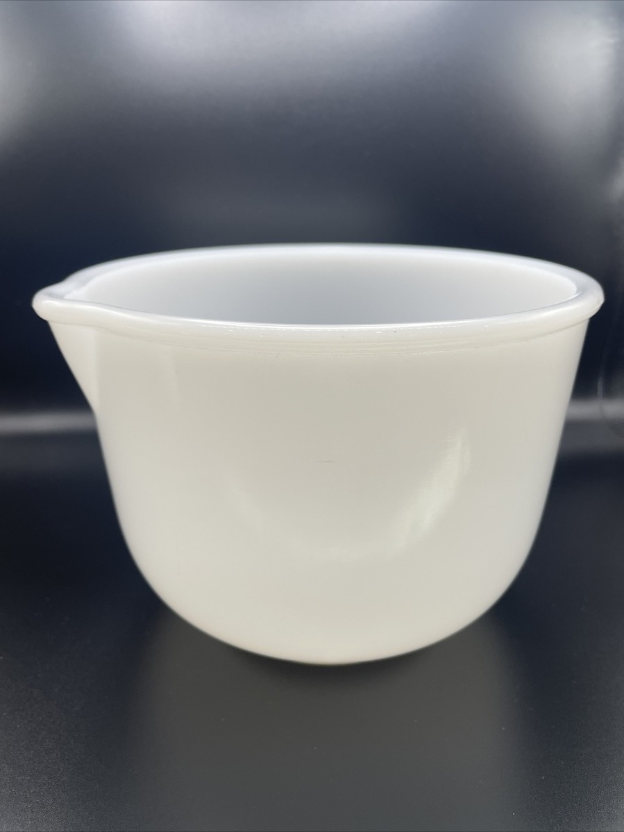 ミルクガラス　ミキシングボウル　Sunbeam Glasbake Sunbeam Milk Glass Mixing Bowl Small 20 CJ Pour Spout