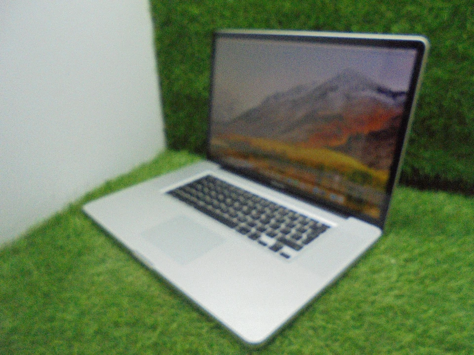 Apple MacBook Pro 17" Late 2011 A1297 Intel Core i7 HIGH SIERRA 250GB SSD 4GB L4 - Image 3 of 4
