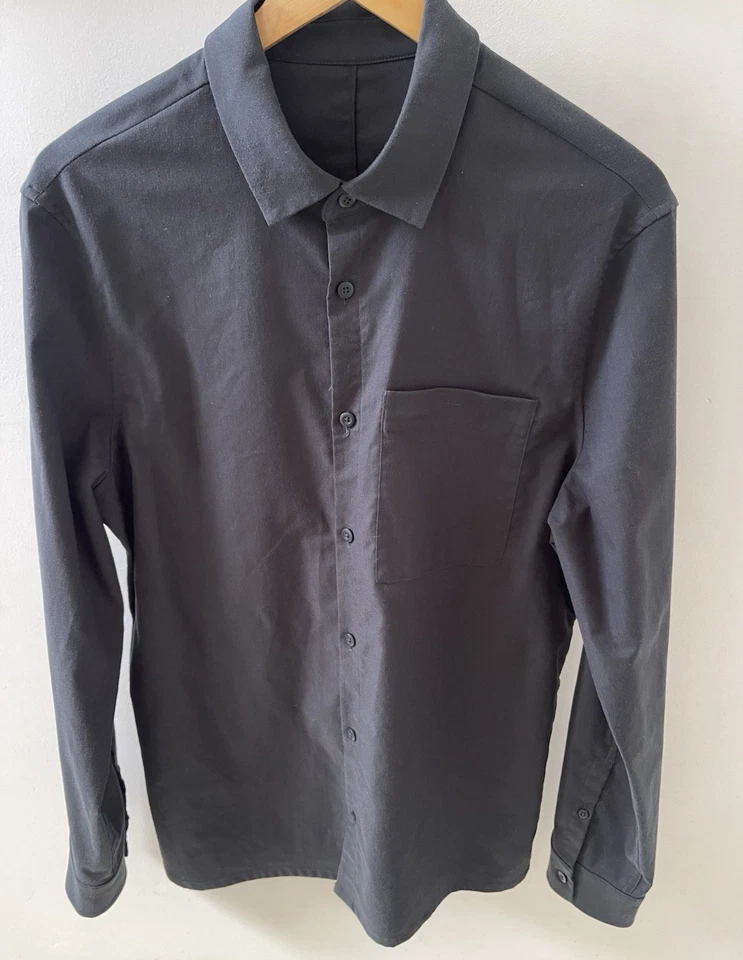 Lululemon Men's Long Sleeve Mens Dark Gray Button up Shirt Size Med - Image 2 of 4