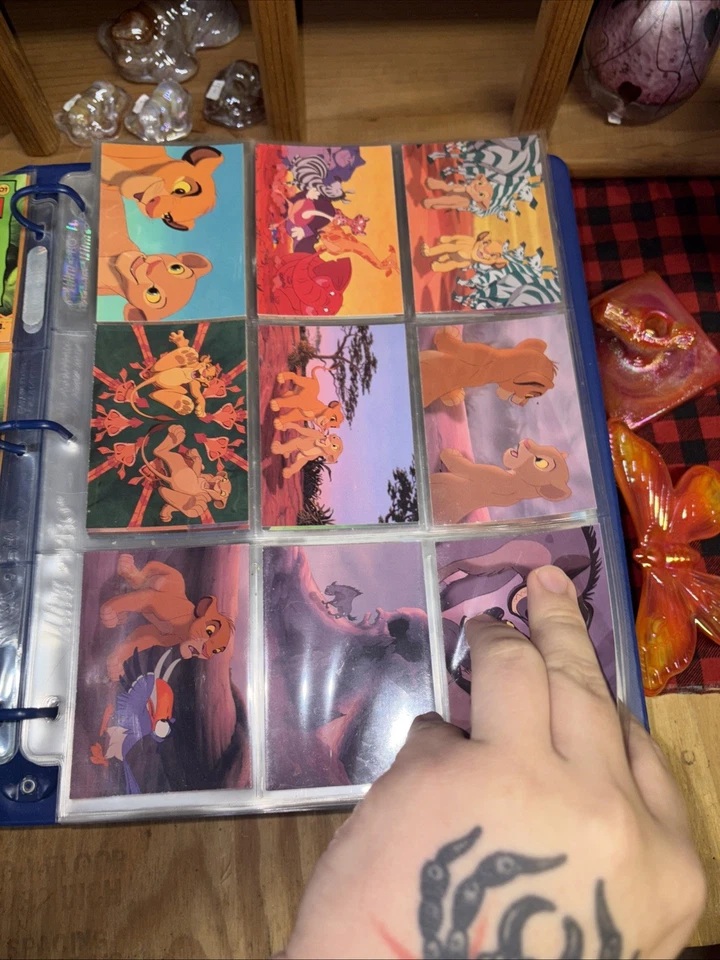 ¡Tarjetas y carpeta de coleccionistas del Rey León de Disney al menos 180 tarjetas!! Foto 4 de 4