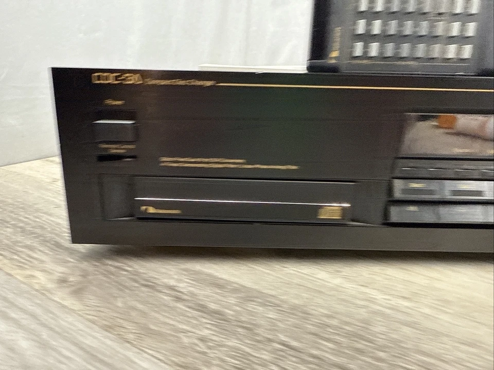 Nakamichi CDC-3A Compact Disc Player Changer com Controle Remoto Manual Para Reparo de Peças - Imagem 2 de 4