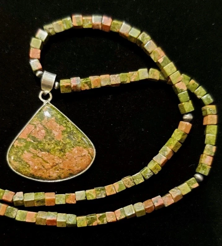 全新天然 Unakite 吊坠和方形串珠项链 — 第 4/4 张图片