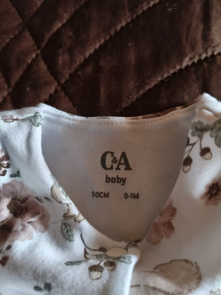 Schöner beiger Strampler Gr.50 Mädchen - durchknöpfbar - neuwertig - Bild 3 von 4