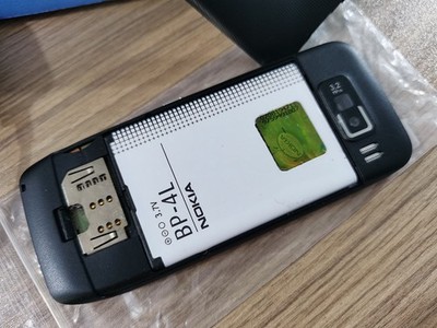 Nokia E52 - 60 MB - Black (Unlocked) Symbian smartphone 2.4