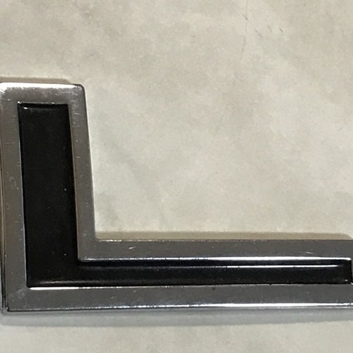 USED SEAT ALTEA XL, 2007 YEAR REAR LETTERS. Small Line On X Not Cracked - Picture 10 of 15
