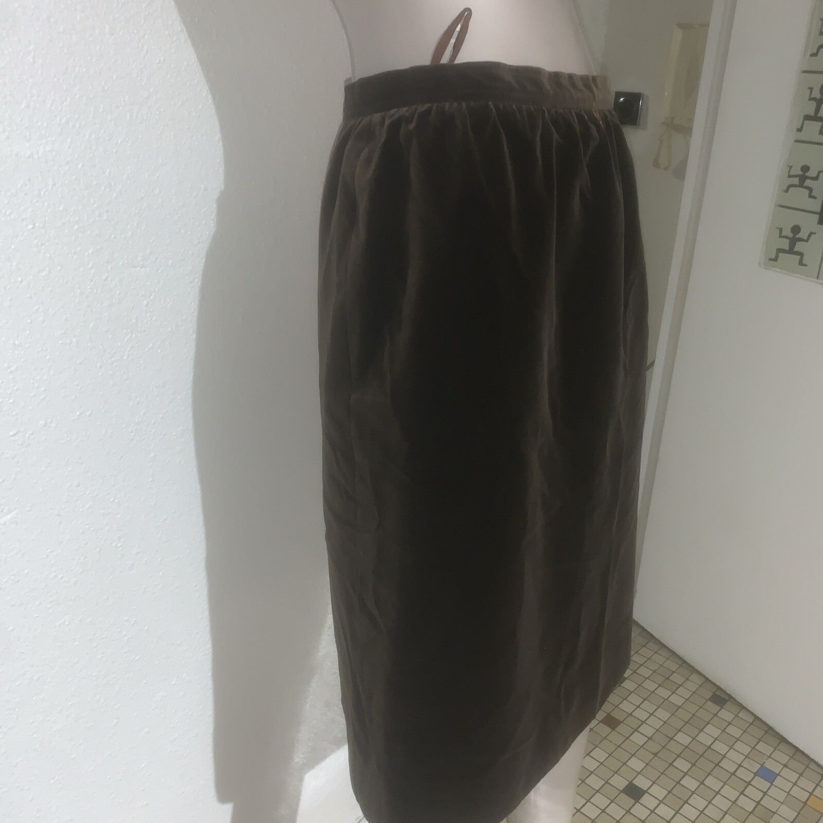 TRES JOLIE JUPE EN VELOURS YVES SAINT LAURENT RIVE GAUCHE TAILLE 40