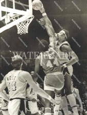 CV968 Wilt Chamberlain Lakers  Elvin Hayes Bullets 8x10 11x1416x20 24x36 Photo