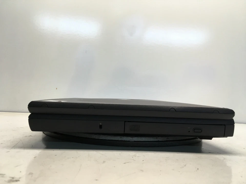 Dell Inspiron 2650 Intel Mobile Pentium 4-M 1,7 GHz 384 MB SIN DISCO DURO/batería atenuada LCD Foto 4 de 4