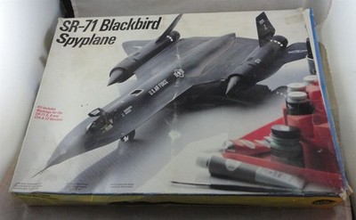Testors SR-71 Blackbird 1:48 Plastic Airplane Model Kit TES584
