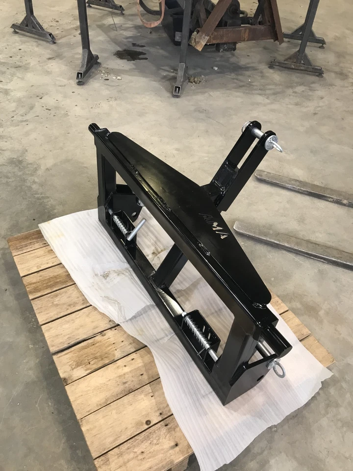 AMA Dreipunktadapter Kat II auf Euro 2,5 To lackiert starr Traktor Adapterrahmen