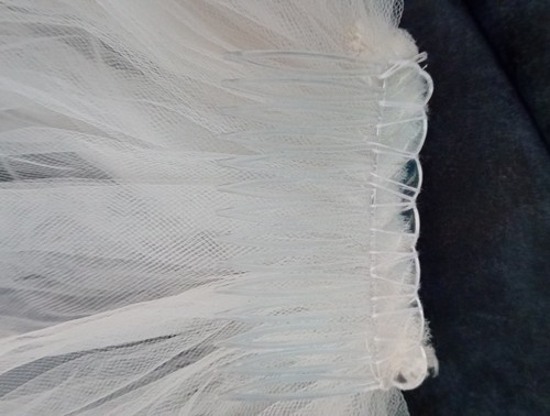 Ivory 2 tier fingertip length veil with comb slide lace edge v403 - Picture 3 of 3