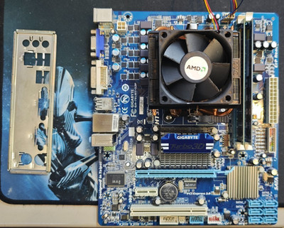 Gigabyte GA-78LMT-S2P  MB mit AMD FX6100 CPU - Onboard Grafik - 8GB DDR3