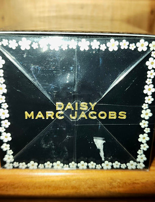 Marc Jacobs Daisy Eau de Toilette Spray Regular Size 1.0 fl oz / 30 mL
