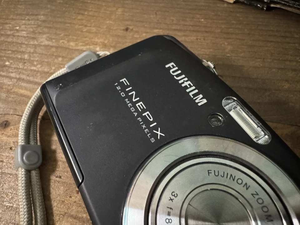 FujiFilm FinePix F50fd compact digital camera 12MP silver in box – no SD card, photo 4 of 5