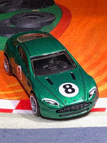 Hot Wheels 2010 Speed Machines Aston Martin V8 Vantage grün #R8482 lose - Bild 4 von 5