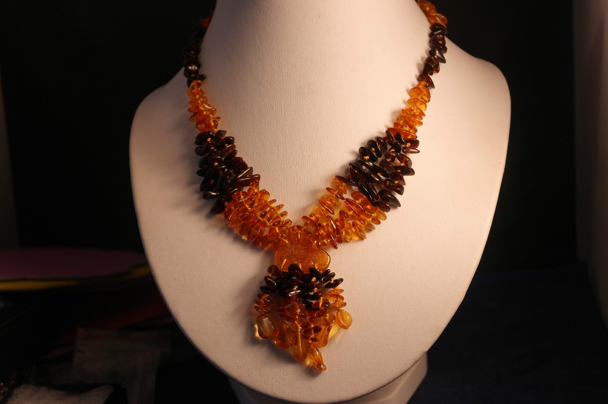 Collier Long En Ambre Baltique – 73 Cm, Poids 87 Grammes – Occasion Élégante