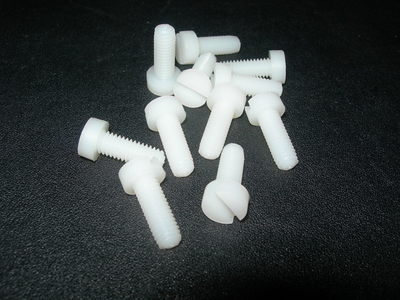 Packung mit 100 verschiedenen (gemischt) M4 M5 M6 NYLON KÄSE Kopfschrauben (Schrauben)  