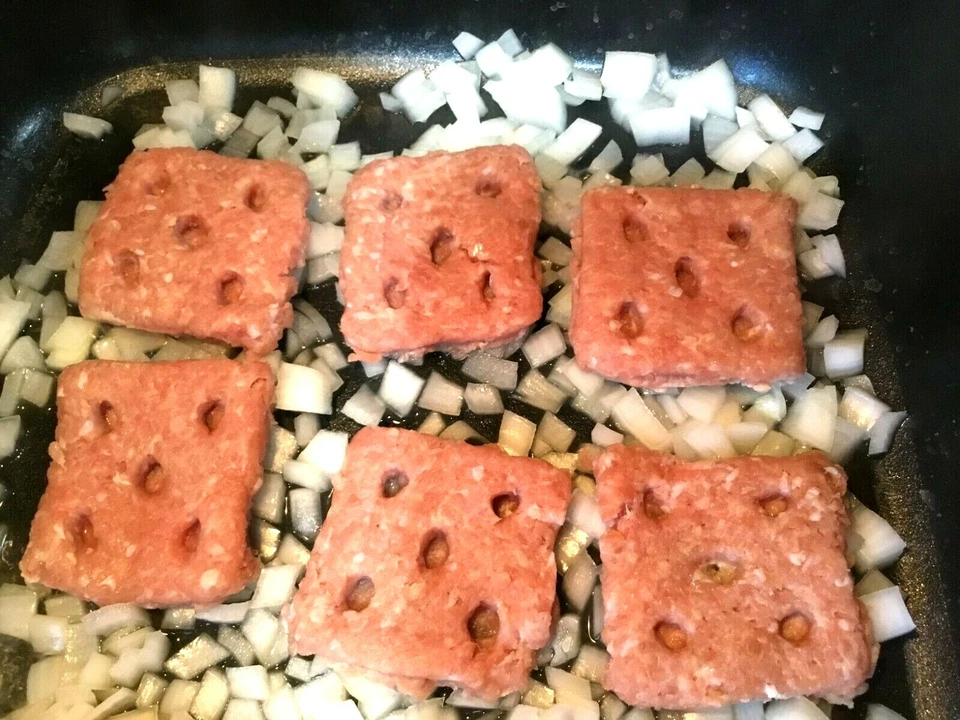 Hacer el deslizador perfecto - Prensa de hamburguesas estilo castillo blanco con mango extraíble Foto 2 de 4